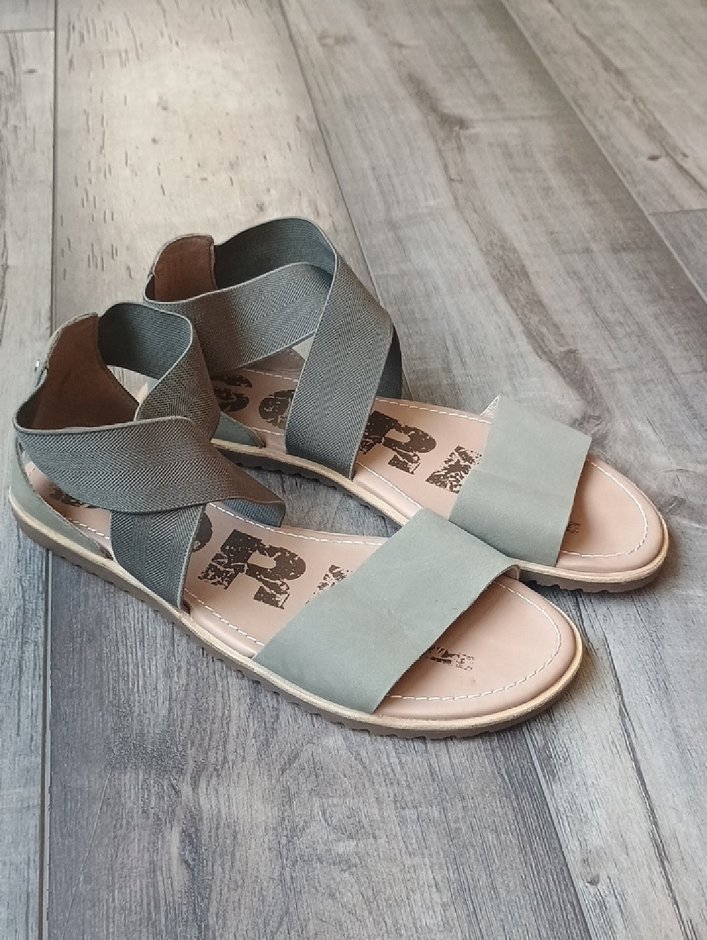 Sorel Olive Green Crisscross Strap Flat Sandals